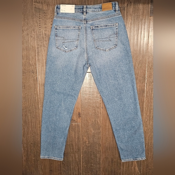American Eagle Brand New Light Blue Mom Jeans sz 2 short - Picture 6 of 10